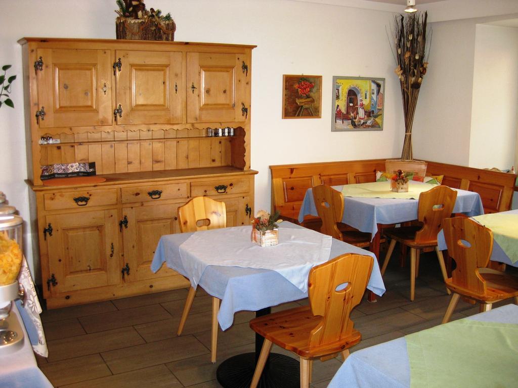 Pensiun Garni Plaz Hotel Скуол Екстериор снимка
