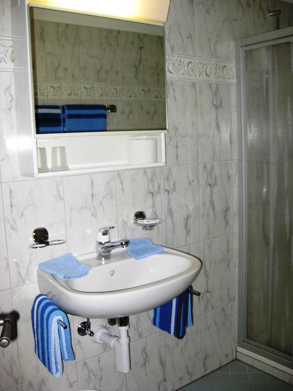 Pensiun Garni Plaz Hotel Скуол Стая снимка