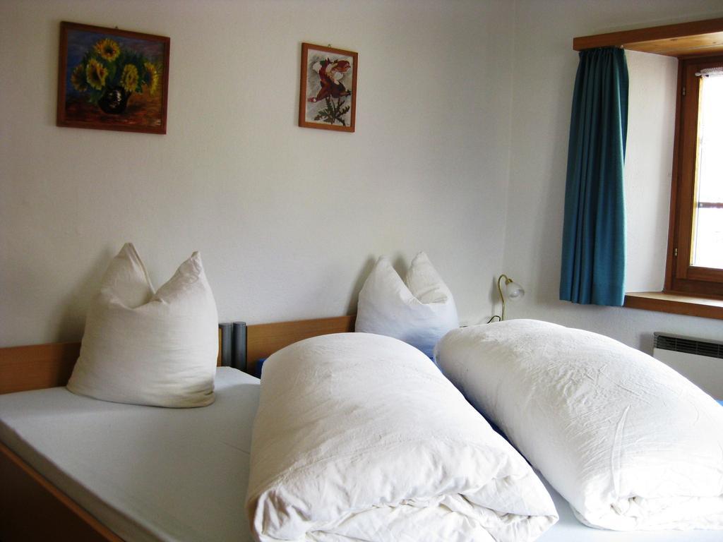 Pensiun Garni Plaz Hotel Скуол Стая снимка