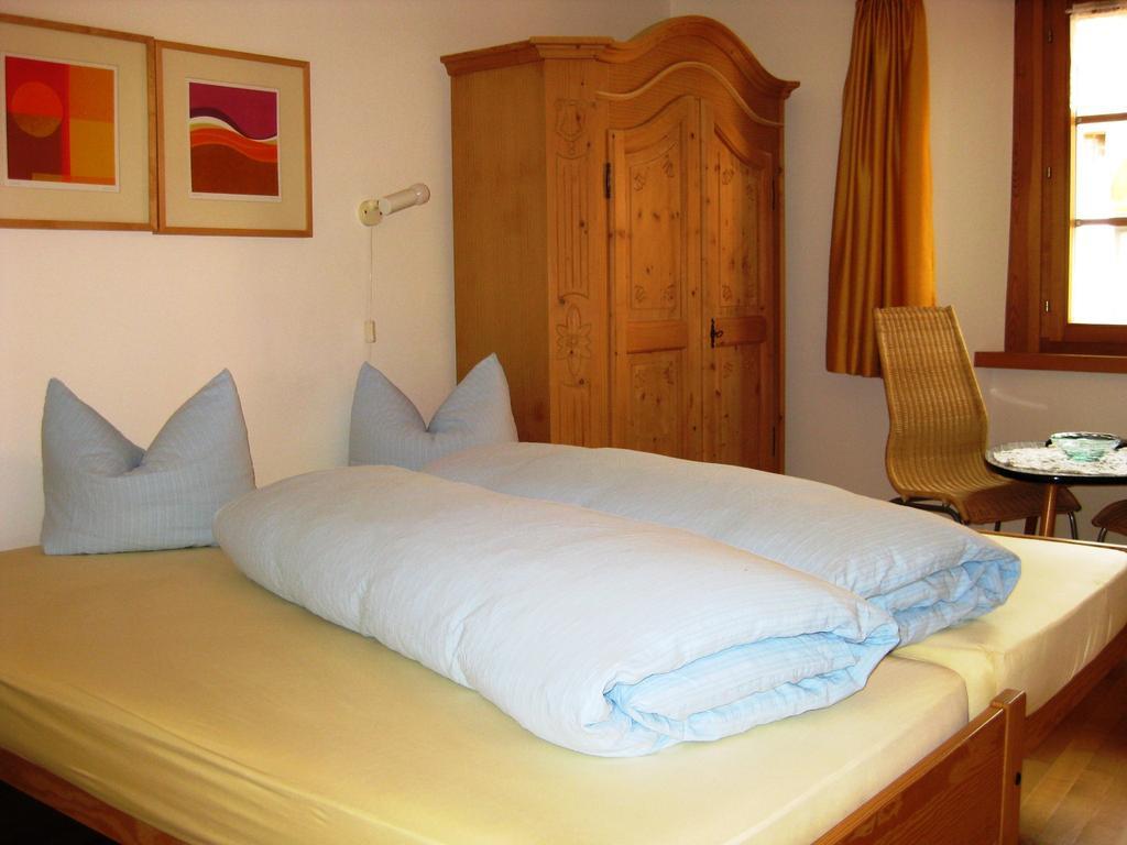 Pensiun Garni Plaz Hotel Скуол Стая снимка