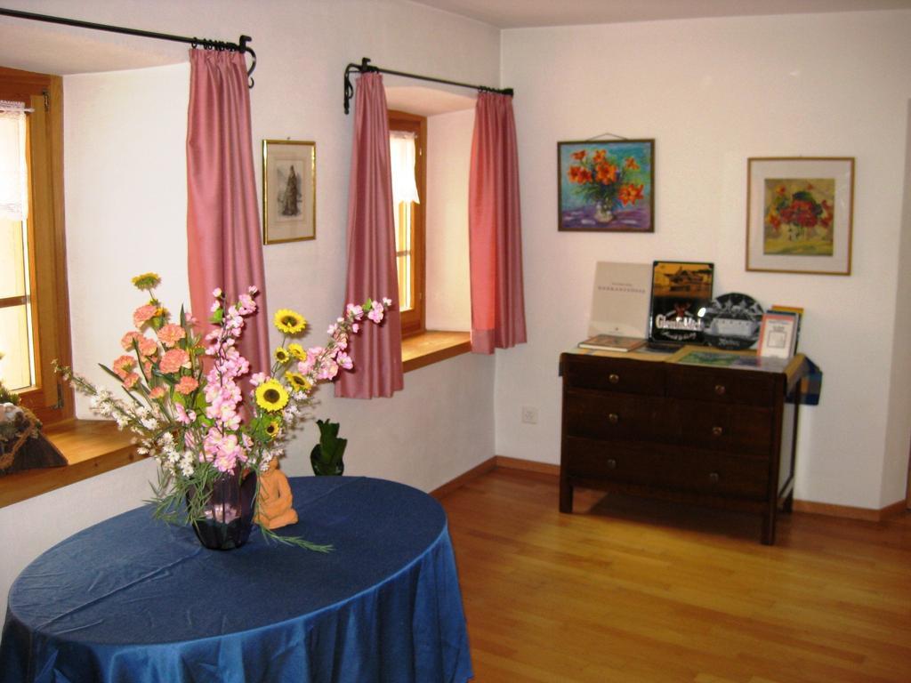Pensiun Garni Plaz Hotel Скуол Екстериор снимка